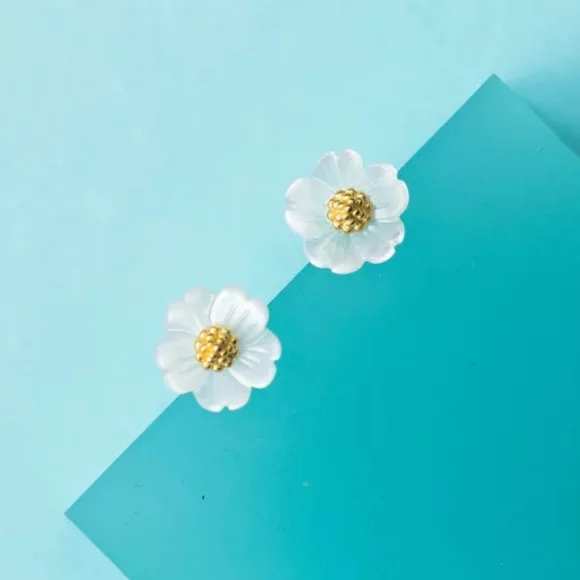 Gorgeous Flower Stud Earrings - Picture 5 of 5